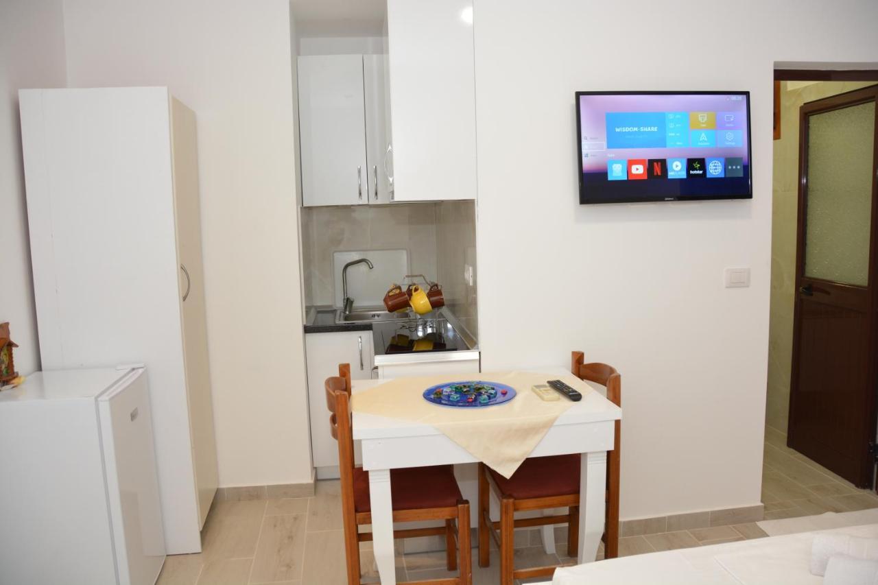 Mico'S Apartments Vlore Exterior photo