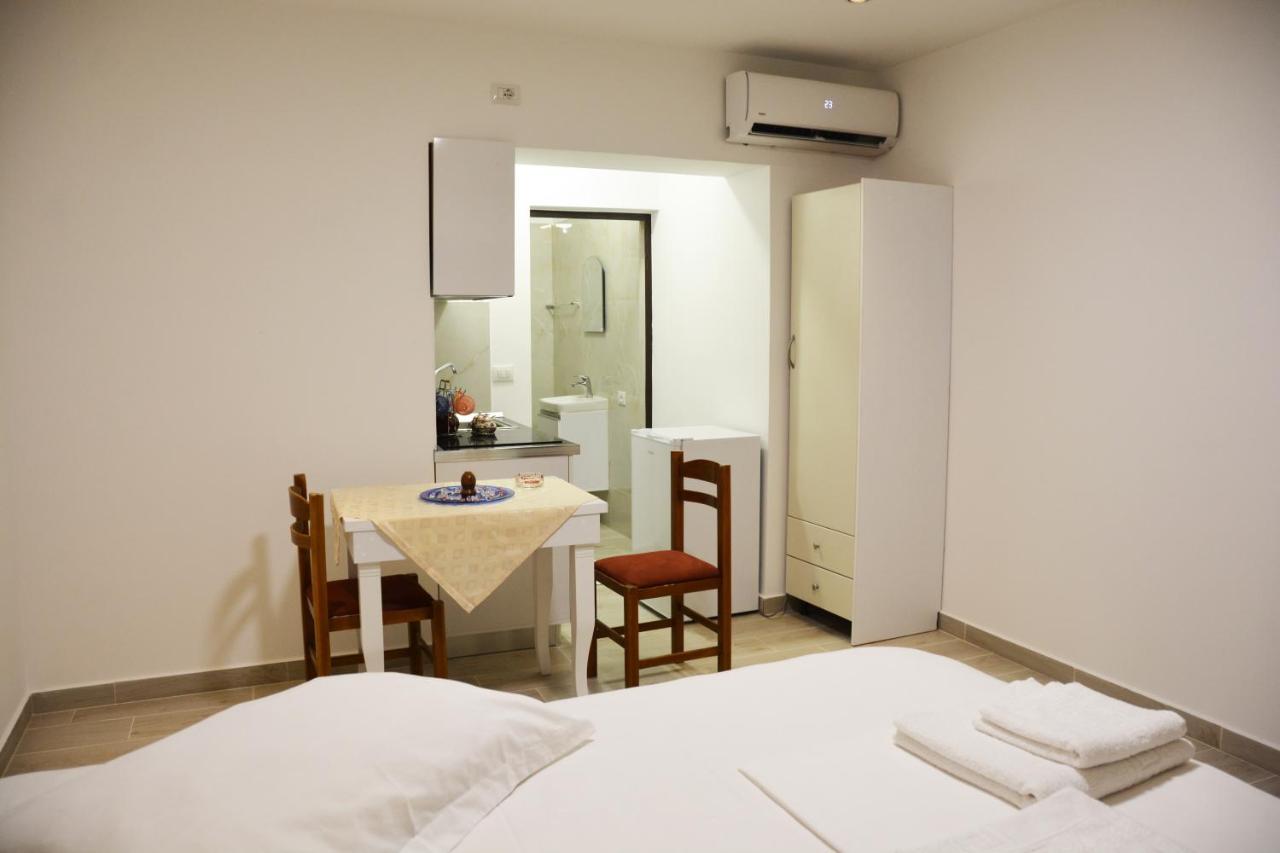 Mico'S Apartments Vlore Exterior photo