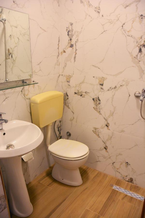 Mico'S Apartments Vlore Exterior photo